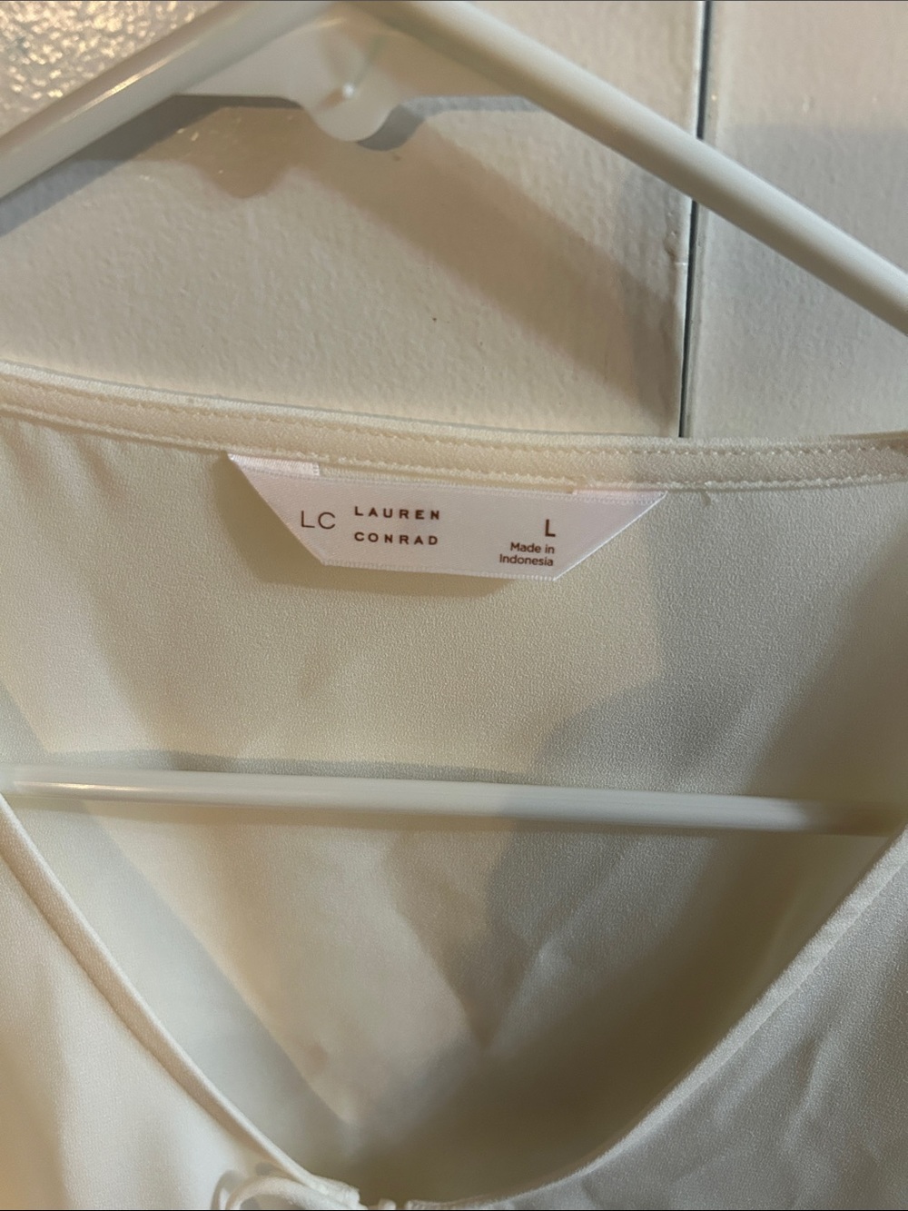 LC Lauren Conrad Cream Tie-Front Flutter Sleeve Blouse - Picture 2 of 3